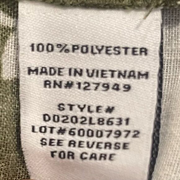 Emma & Michele -Smocked Floral print Maxi Dress. Size: Large Color: Olive/White - Picture 7 of 10